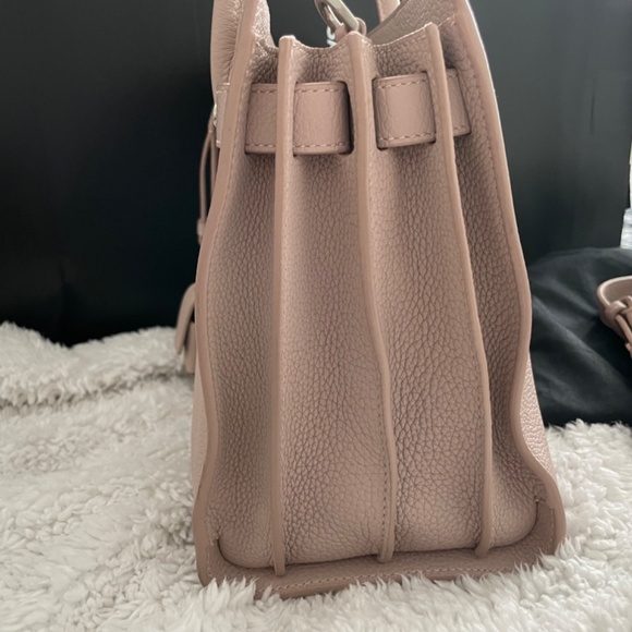Saint Laurent Sac De Jour in Grained Leather (Baby) in color Poudre (soft mauve) - Picture 6 of 15